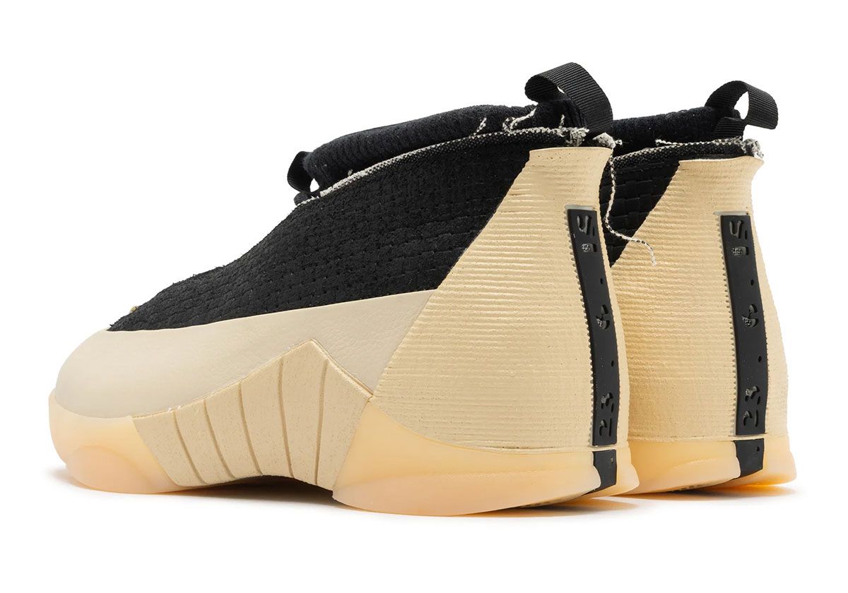 SneakerNews's tweet photo. 🚨 Air Jordan 15 RE "Black/Muslin" is almost here.

Dropping June 6th for $240

Full details >> https://t.co/K3YgawZvEc https://t.co/YwiTzSfrok