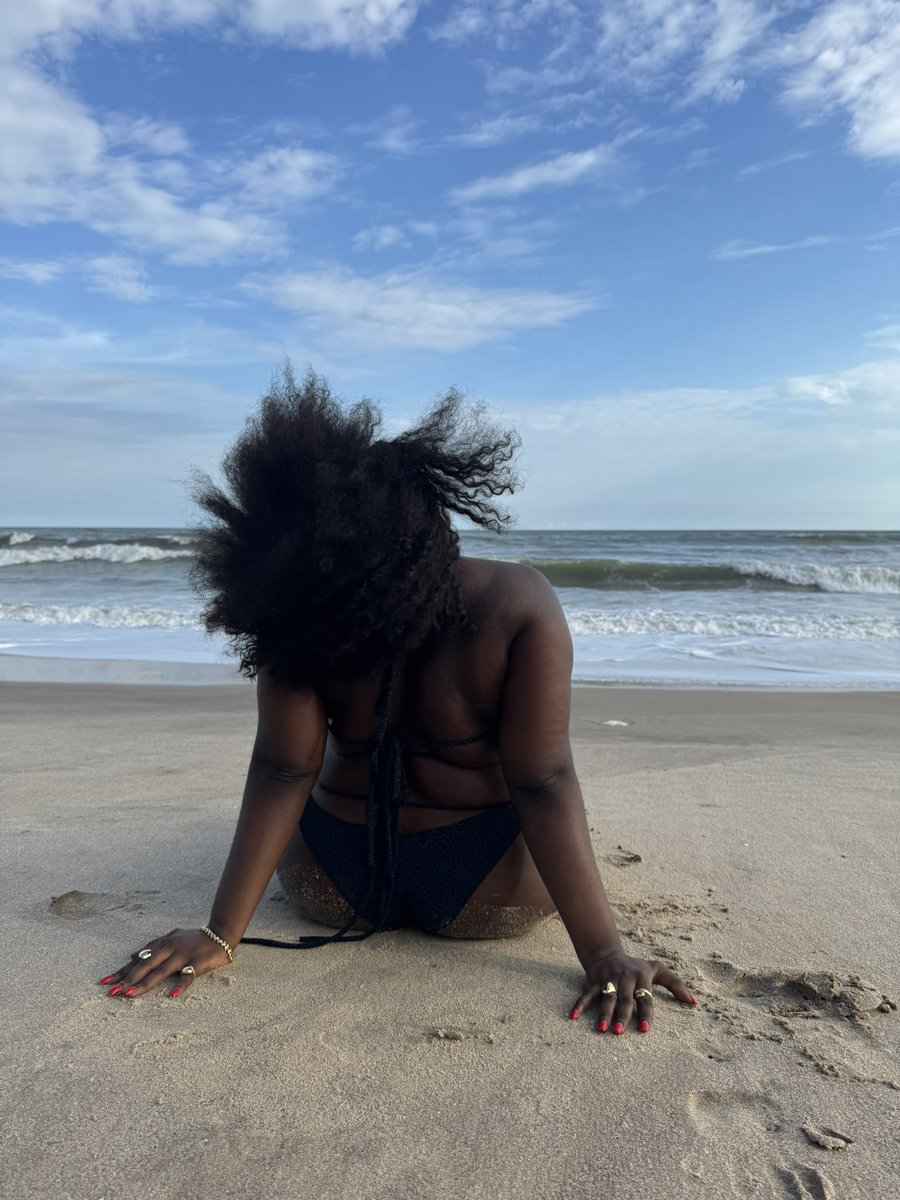efia911's tweet photo. Day 3: double the view. 
 #420bikiniparty https://t.co/DDTuMYWTlF