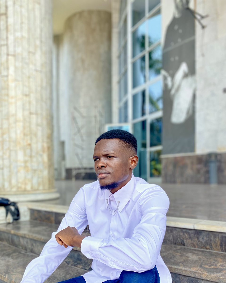 Mukongo__'s tweet photo. C’est mon anniversaire aujourd’hui.🙇🏽‍♂️✨ https://t.co/8KiZzVgNun