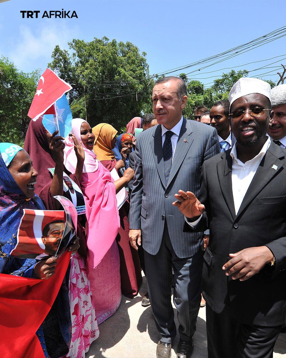 maxamadaibrahim's tweet photo. "laga bartay, lagana badiyey" is a common Somali expression used to describe a situation where someone who taught or mentored another person is eventually surpassed or outdone by their student.
In this context Sheikh Sharif bought Turkey to Somalia, but HSM did much much better