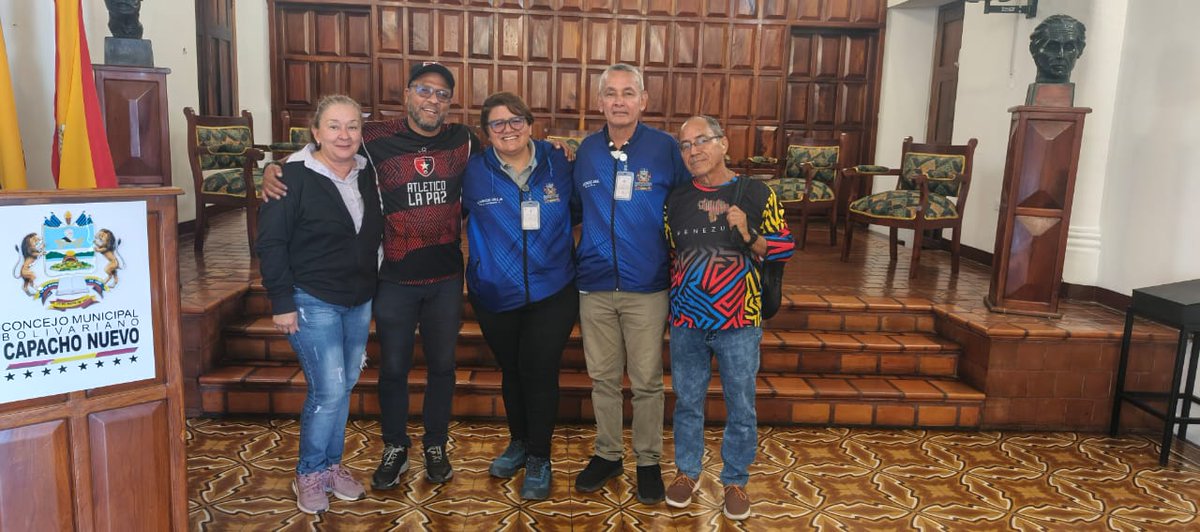 TupamaroMRT_'s tweet photo. Organización Permanente 🚩🏴

Se sostuvo un importante encuentro de trabajo con las y los concejales del Municipio Capacho Nuevo en el estado Táchira, Una jornada enfocada en la vigilancia, seguimiento y control de las políticas públicas, brindando un firme acompañamiento político a nuestro concejal William Canchica.
La actividad contó con la presencia del Responsable del Bloque Occidental, “Ángel Tobías García Villamizar” Lisandro Peña, junto a miembros de la Dirección Regional, consolidando la unidad y el compromiso con nuestra gente. 

¡Seguimos en las catacumbas del pueblo, planificando y construyendo el bienestar de nuestras comunidades!

#TupamaroAntiimperialista

@NicolasMaduro 
@delcyrodriguezv 
@dcabellor 
@WBenavides_MRT 
@LanzRaiza 
@LisandrojpMrt