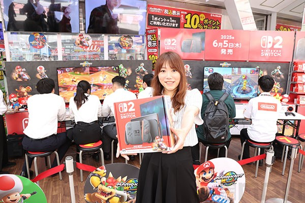 NDW_info's tweet photo. Nintendo Switch 2 発売1周年!!

あの日の興奮を思い出しますね。
発売日のようすを取材した、こちらの記事も
どうぞご覧ください。👑
▶︎ https://t.co/1ovzSPTcwC https://t.co/Bw0IEPczbr