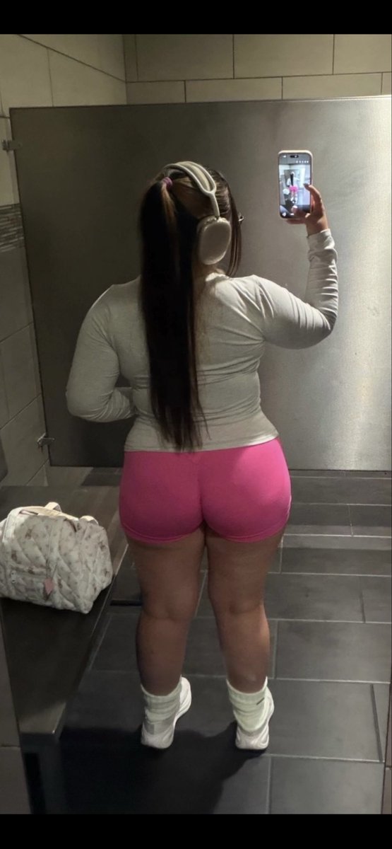 jefffcqv's tweet photo. @brxsx69 wanted this thic slut exposed so she is now dm me to have yours exposed https://t.co/2WAh7HF6f8