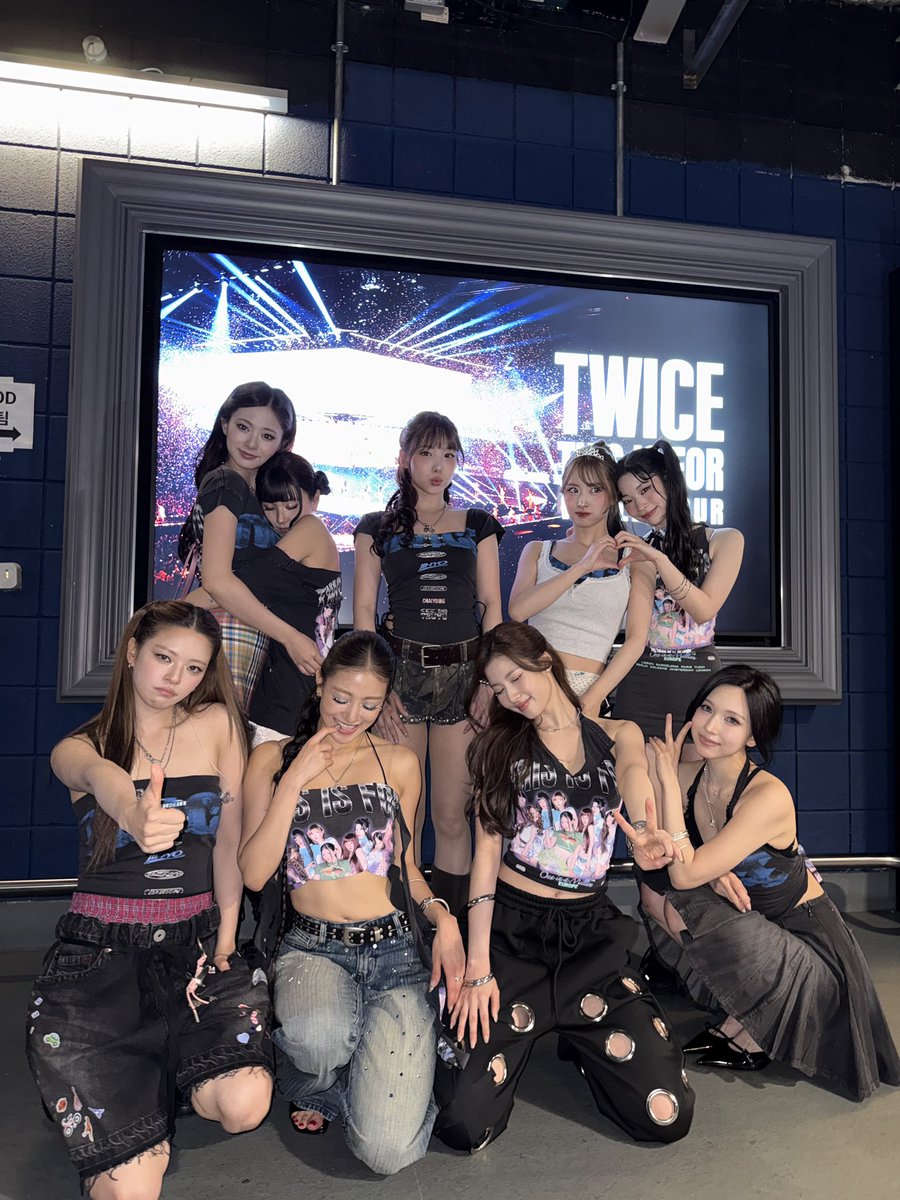 TWICE tweet media