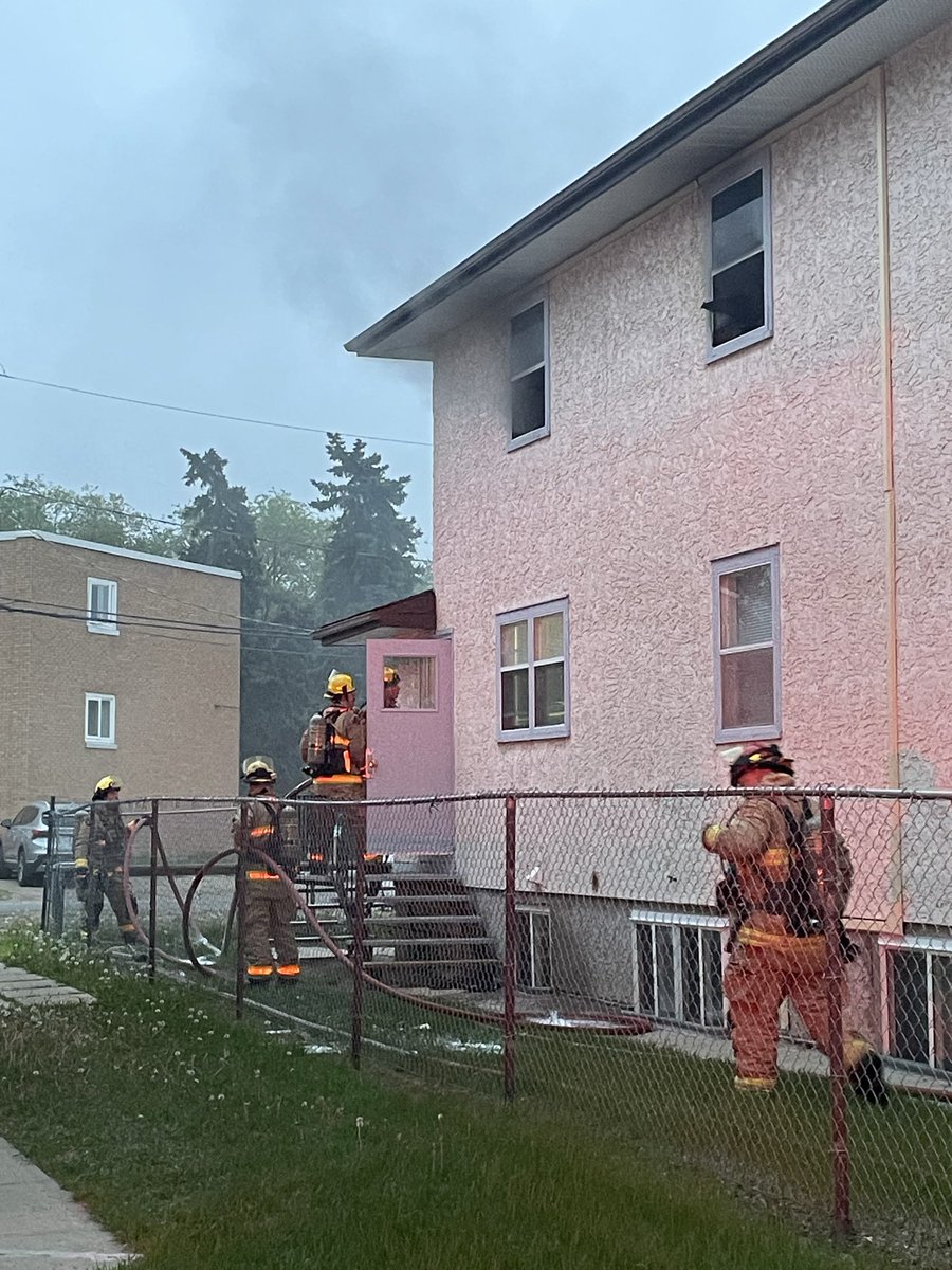 Regina_Fire's tweet photo. Firefighters responded to an apartment fire today on 800 Blk Empress St. Fire was located in a suite on the second floor and contained to the room of origin. Significant damage to the suite and multiple people displaced. No injuries reported. Fire is under investigation. #YQR https://t.co/rRj043e6cO