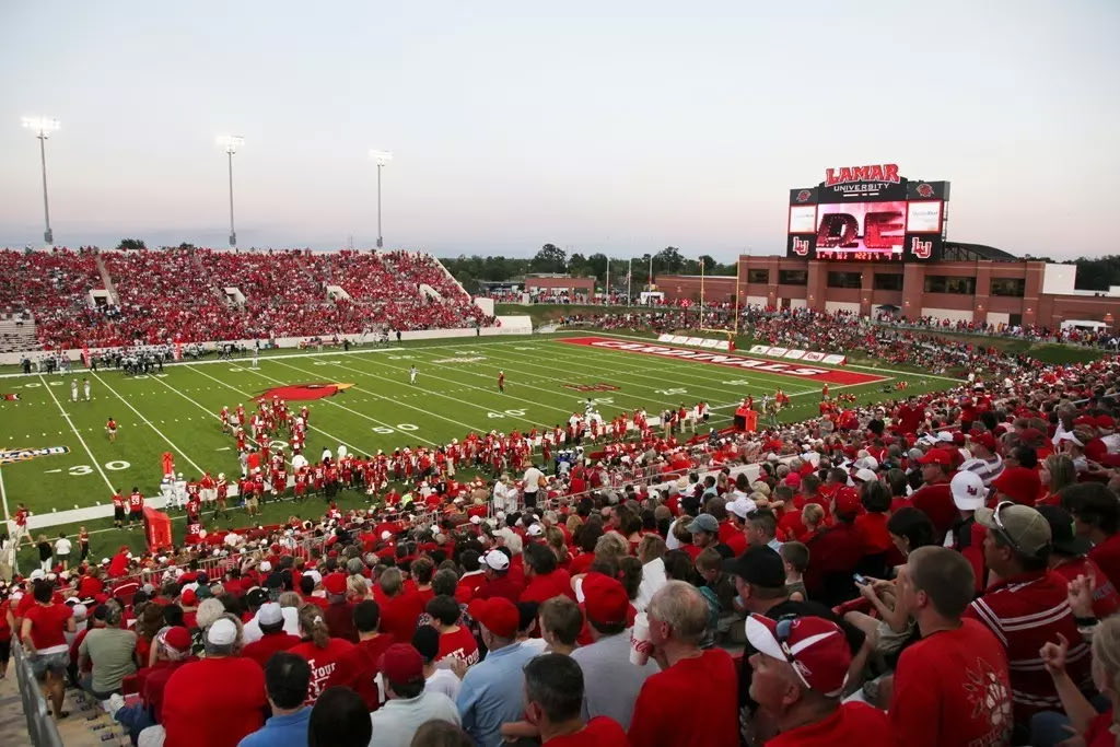 m_carrena15's tweet photo. After a great camp with @LamarFootball Im excited to be extended my 3rd Division 1 offer. @TrillDB @CoachRossomando @KoachV @CoachBrooks22 @rockwallfootballjfnd @Coach_Jones50 
🙏🙏 https://t.co/U9HTSZjU0g