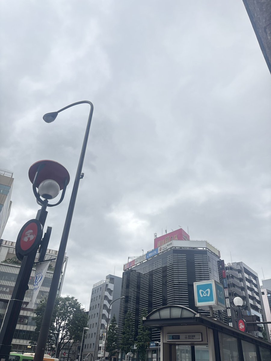 Creators_st's tweet photo. クリステ編集部が11:11をお知らせします。
恵比寿は曇り☁️風はひんやり。
金曜日になると週末に何の映画を観ようかなとワクワクします。ホラー系はちょっと苦手なのですが、ひとりで観るのは怖いので友達誘ってみようかなと思っています、ネバーアフターダーク🎬
 #企業公式が朝の挨拶を言い合う https://t.co/opxunPbVoy