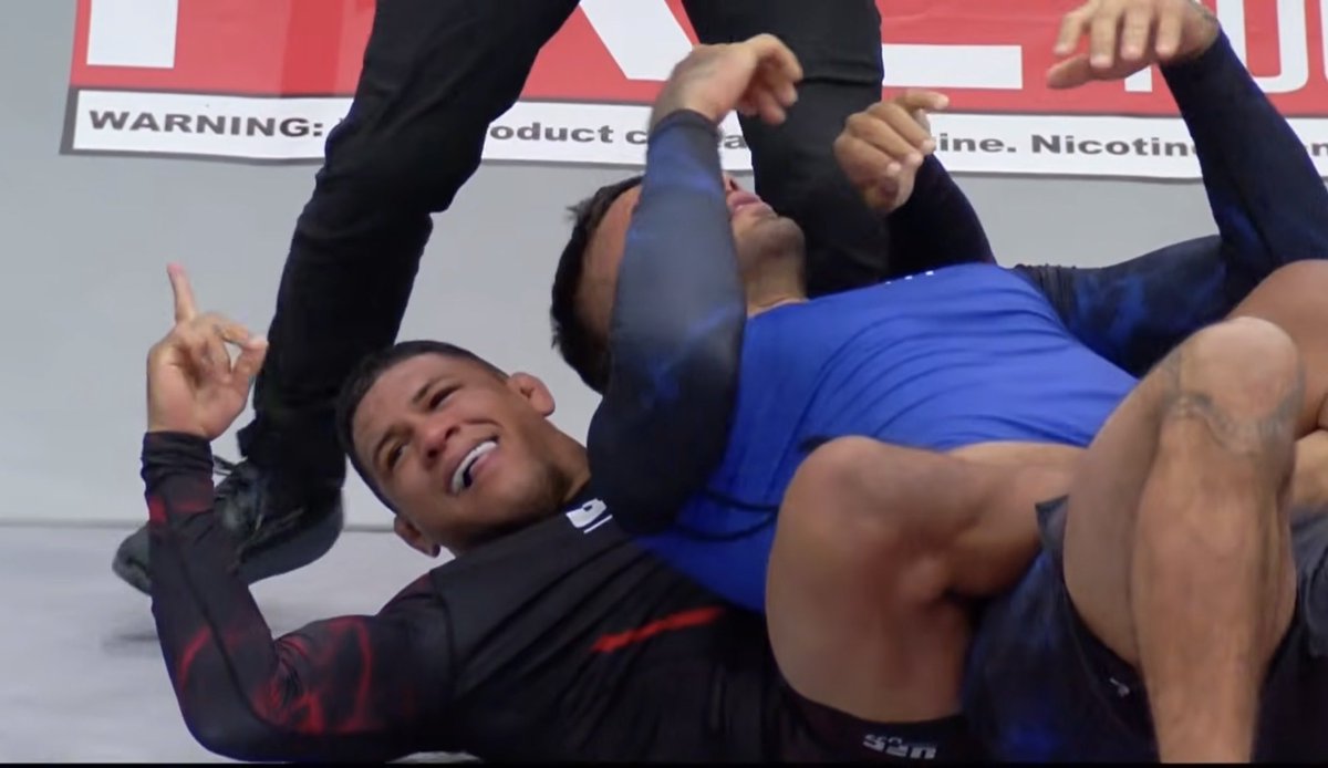JakeNoecker's tweet photo. Successful UFC BJJ debut for Gilbert Burns!

✅ 1st round rear naked choke #UFCBJJ9 https://t.co/flGrnInEhh
