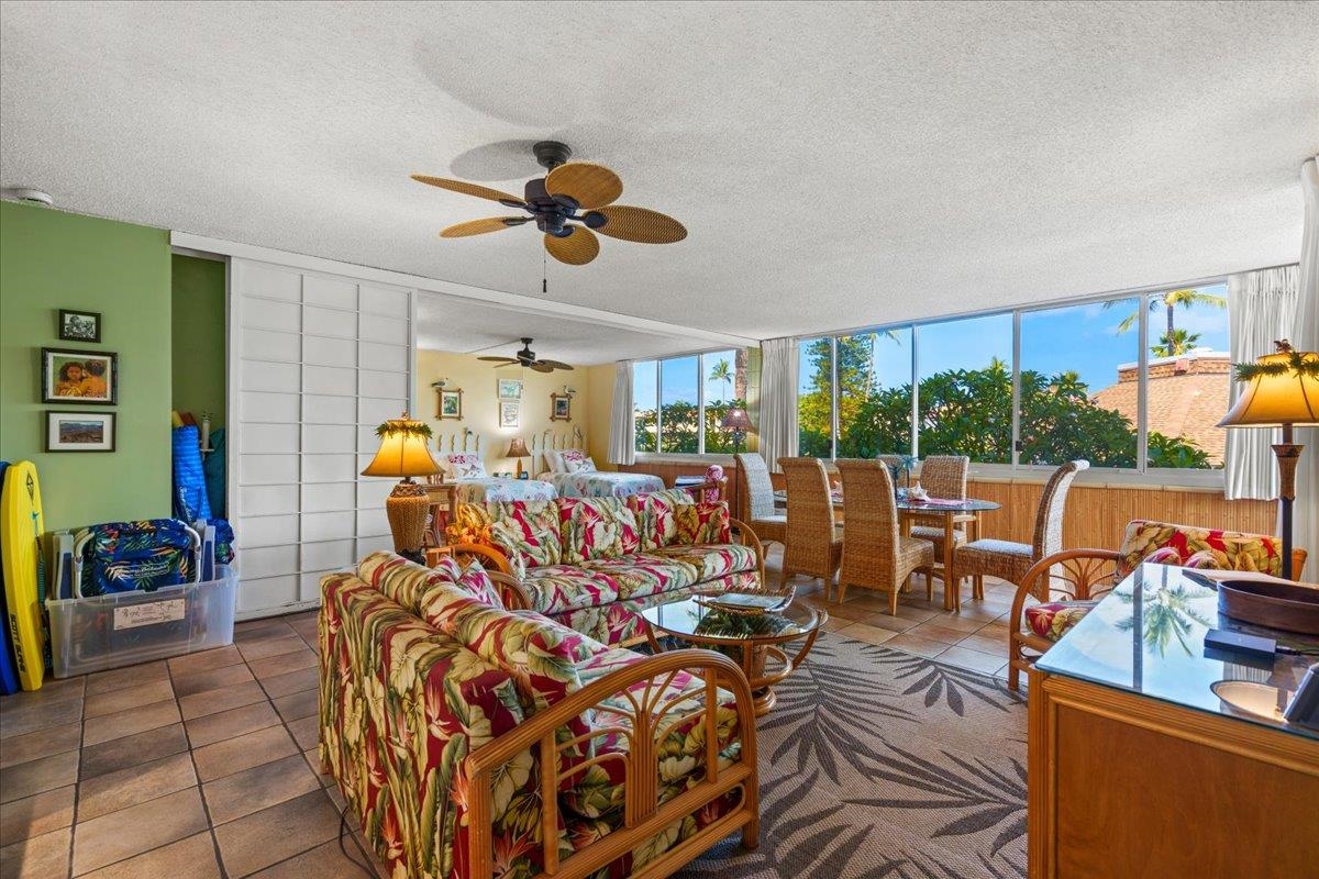 HawaiiLife's tweet photo. Just listed by Leslie Mackenzie Smith, R(S) is 2619 S Kihei Rd B-201 in Kihei, Maui for $575,000.

https://t.co/QyAzUy4NiM

This 2BD/2BA condo offers tropical charm and updated finishes across from Kamaole III Beach. Perfect for full-time living or vacation rental use. https://t.co/aaHi2viXbx