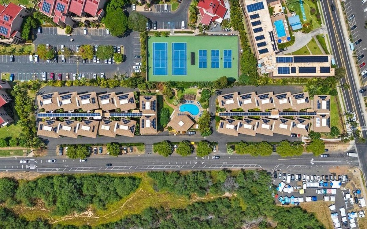 HawaiiLife's tweet photo. Just listed by Leslie Mackenzie Smith, R(S) is 2619 S Kihei Rd B-201 in Kihei, Maui for $575,000.

https://t.co/QyAzUy4NiM

This 2BD/2BA condo offers tropical charm and updated finishes across from Kamaole III Beach. Perfect for full-time living or vacation rental use. https://t.co/aaHi2viXbx