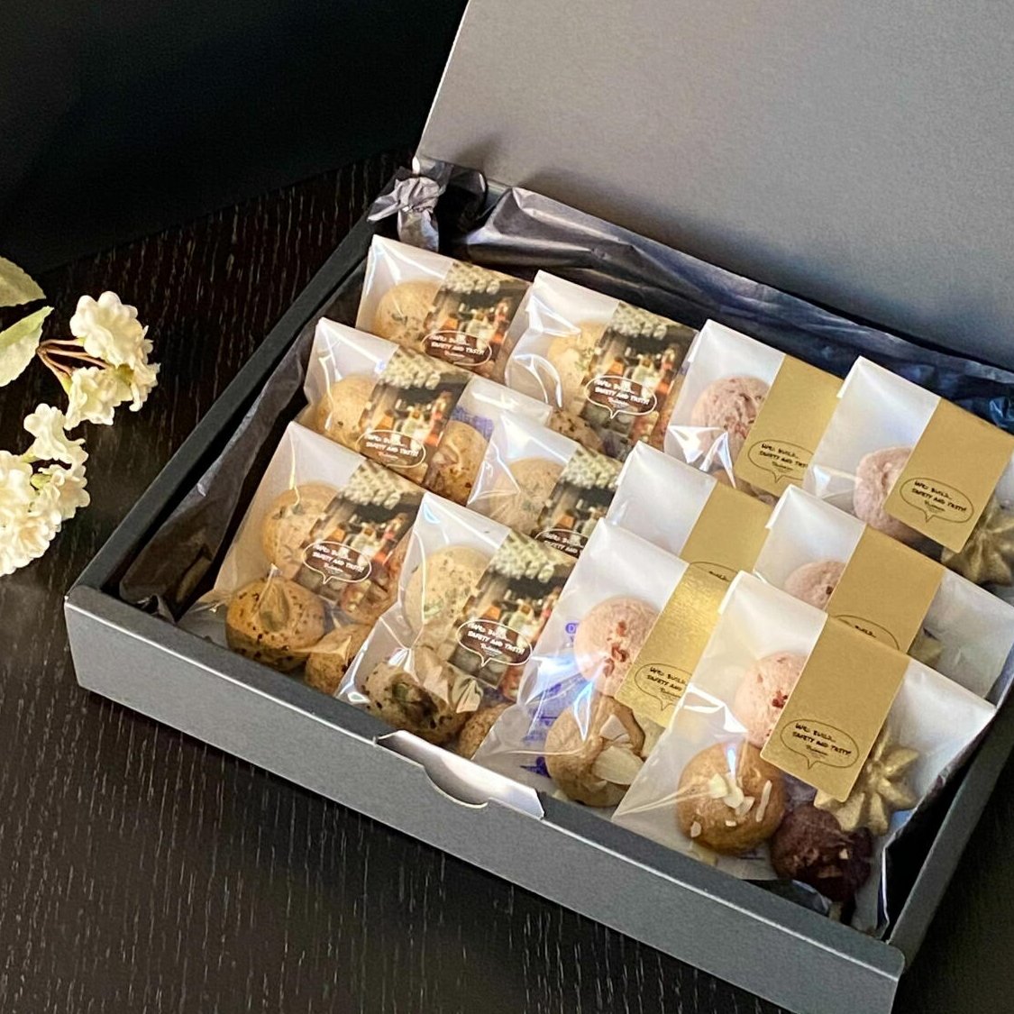 builddulce's tweet photo. 🎁菓子工房ビルドルセ 人気焼菓子 全種詰合せBOX🎁

・米粉クッキー🍪
・米粉のおつまみお菓子🍺
・黄金井メレンゲ✨

【小麦粉・白砂糖・バター・食品添加物 不使用】

🛒オンラインショップ
🛍️ギフト手提げ袋付きでお届けします
https://t.co/Zp0Uc6STnA https://t.co/ijd5mgfwKS