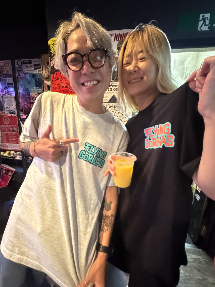 flying_gorillas's tweet photo. 【FLYING GORILLAS】
Tシャツのサイズがかなり少なくなって来てます🦍
そろそろ新作を出す(予定)です。
まだ手に取ってなくて欲しい人はお気軽にお声掛けください◎

※通販予定は無いので会場限定発売になります🔥 https://t.co/y7FONIRcWS
