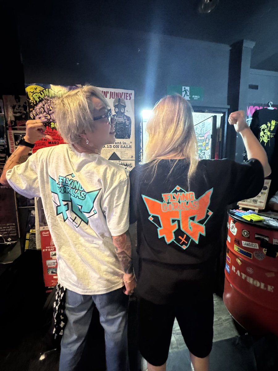 flying_gorillas's tweet photo. 【FLYING GORILLAS】
Tシャツのサイズがかなり少なくなって来てます🦍
そろそろ新作を出す(予定)です。
まだ手に取ってなくて欲しい人はお気軽にお声掛けください◎

※通販予定は無いので会場限定発売になります🔥 https://t.co/y7FONIRcWS