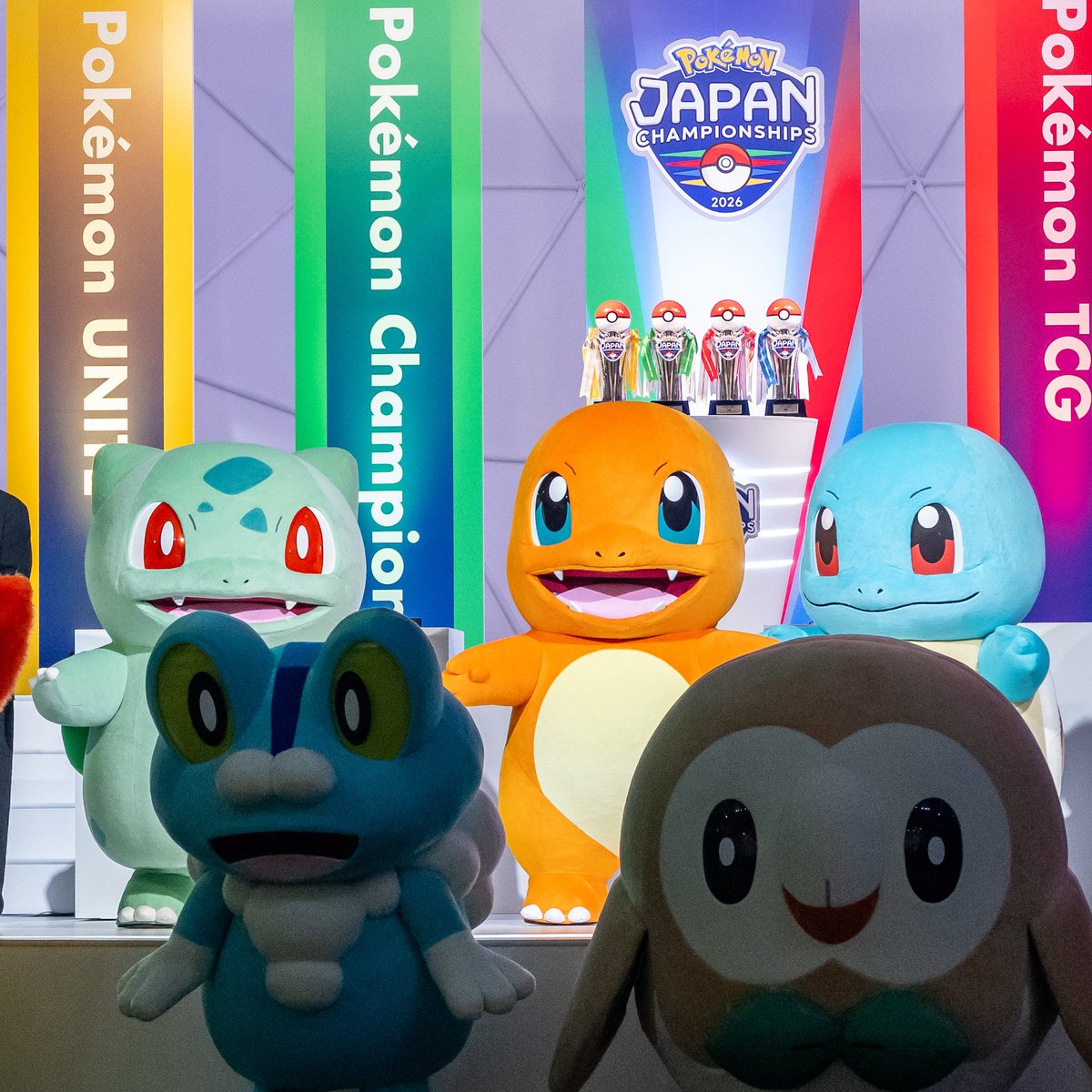 DtimesDream's tweet photo. 歴代の最初のパートナー27匹が大集結！
「ポケモンジャパンチャンピオンシップス2026( #PJCS2026 )」 #ポケモン30周年 スペシャルイベント
フシギダネ、ヒトカゲ、ゼニガメ☆
詳細→https://t.co/IDTAinKKbh https://t.co/5HK6lRD8wu
