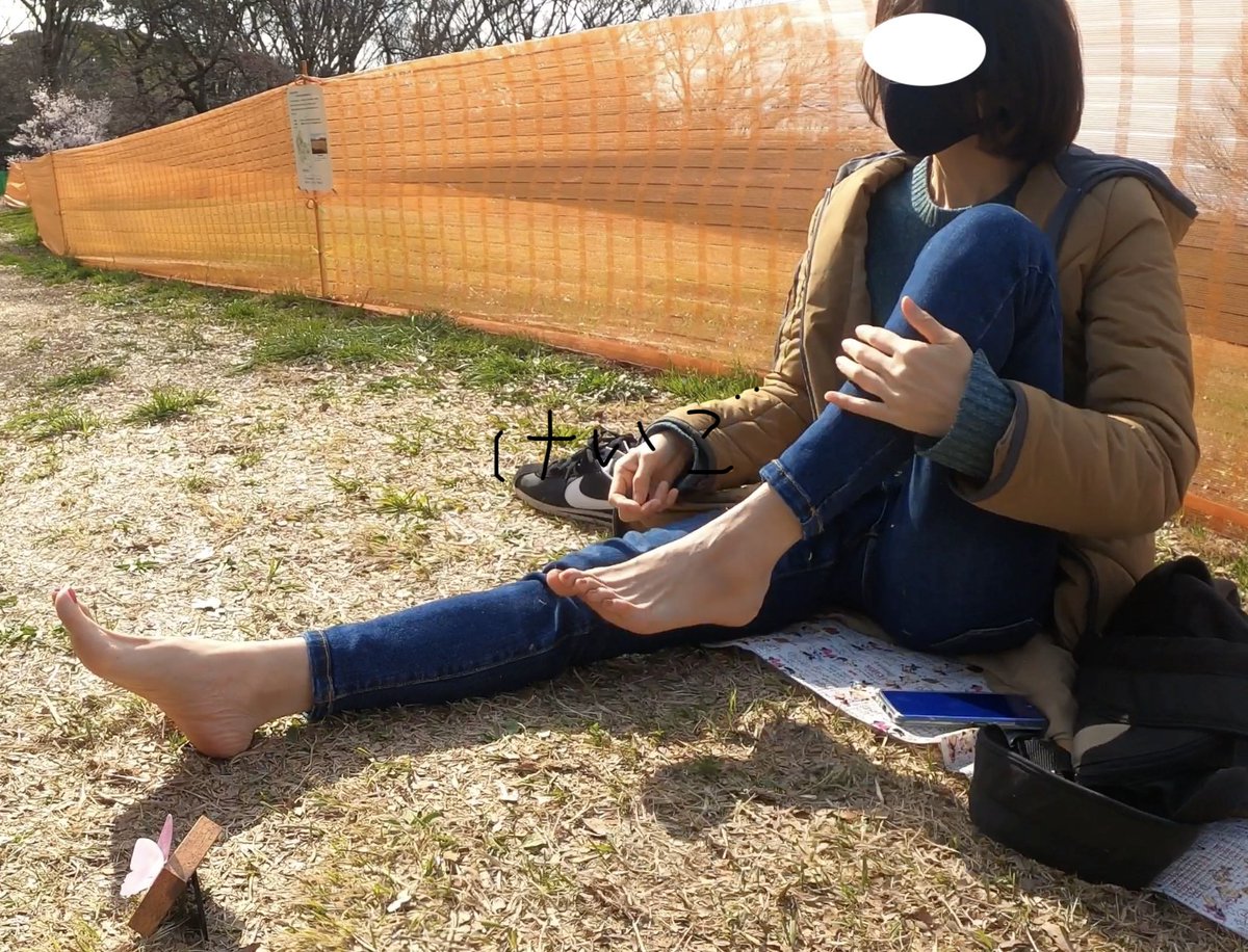 kobaashi4's tweet photo. 【足裏くすぐり】【本編お顔ぼかし無し】

色気のある大人お姉さんに
裸足を撮影させていただきました

https://t.co/axaEiic9Dw https://t.co/7AHnQulKct