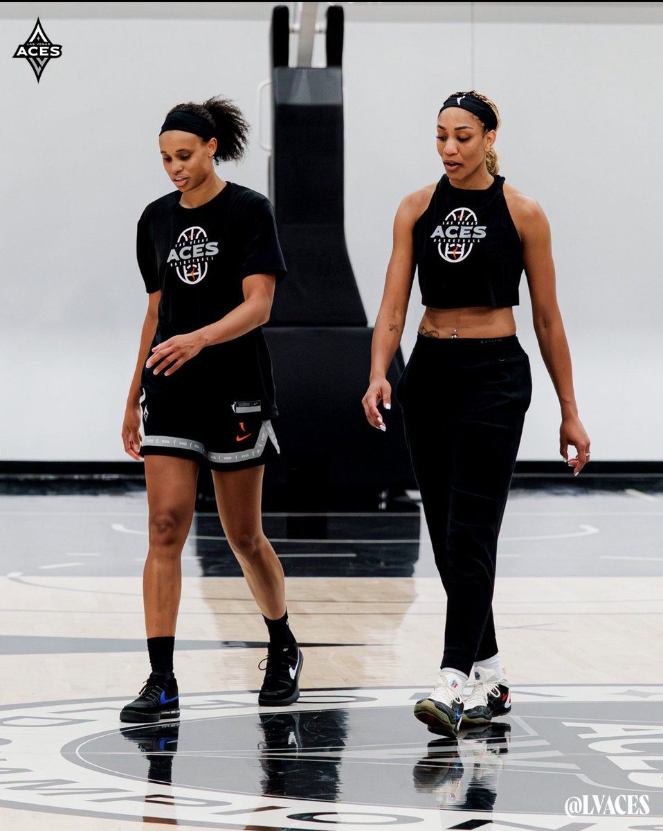 Jesse_hov's tweet photo. Look how far they have come. 

The ending of this story shall be beautiful inshallah 🤲🏽 🙏 

A’ja x Bri https://t.co/3e0WVqRF9Q