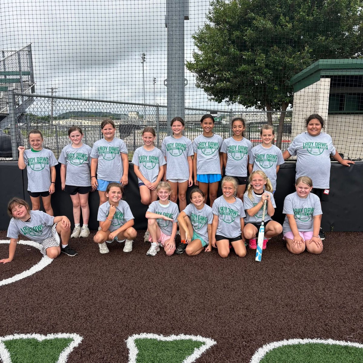 LadyDawgsBurn1's tweet photo. 💚🥎🐾2026 SOFTBALL CAMP
We had such a fun week with our future Lady Dawgs! The future is BRIGHT &amp; we are so excited about it! ✨
Thank you parents &amp; kiddos for making it so fun! Big shoutout to my coaches, players, and past players for coming together to make this so successful! https://t.co/v9c9gbropn