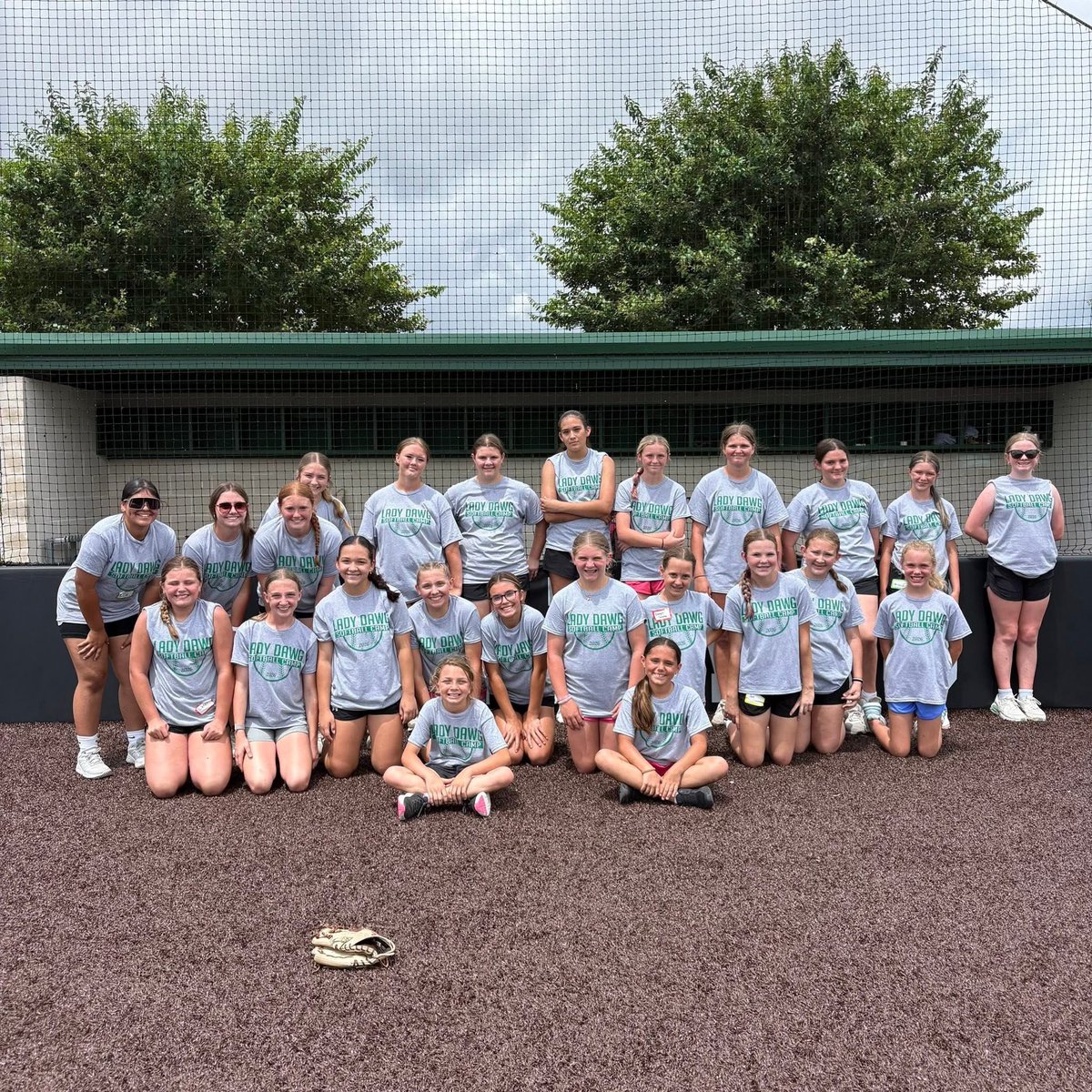 LadyDawgsBurn1's tweet photo. 💚🥎🐾2026 SOFTBALL CAMP
We had such a fun week with our future Lady Dawgs! The future is BRIGHT &amp; we are so excited about it! ✨
Thank you parents &amp; kiddos for making it so fun! Big shoutout to my coaches, players, and past players for coming together to make this so successful! https://t.co/v9c9gbropn