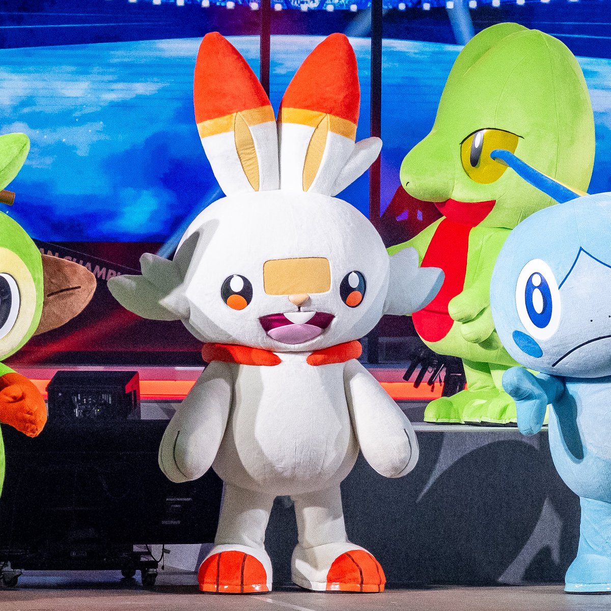 DtimesDream's tweet photo. 歴代の最初のパートナー27匹が大集結！
「ポケモンジャパンチャンピオンシップス2026( #PJCS2026 )」 #ポケモン30周年 スペシャルイベント
サルノリ、ヒバニー、メッソン☆
詳細→https://t.co/IDTAinKKbh https://t.co/fCTW6rrmjQ