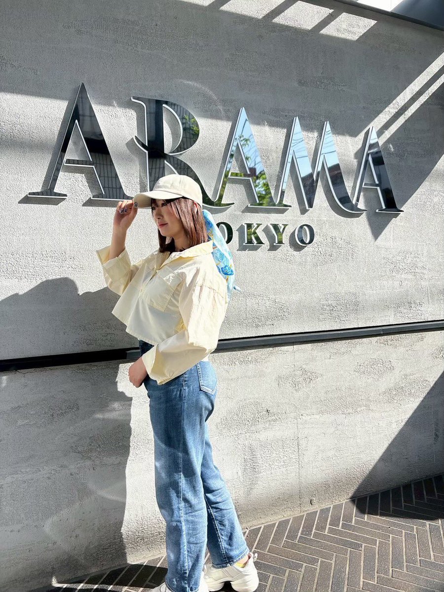 ARAMA_TOKYO's tweet photo. #アラトー本店、オープンしました☀️

本日のおすすめはブルーポピーのスカーフ🌼💙

清涼感のある神秘的なブルーは、
意外とデニムなどのカジュアルな装いにもぴったりな一枚です✨

シンプルなコーデに合わせるだけで、
ぐっと涼しげで洗練された雰囲気になります🙌🙌🙌 https://t.co/CWgzYCP2Dq