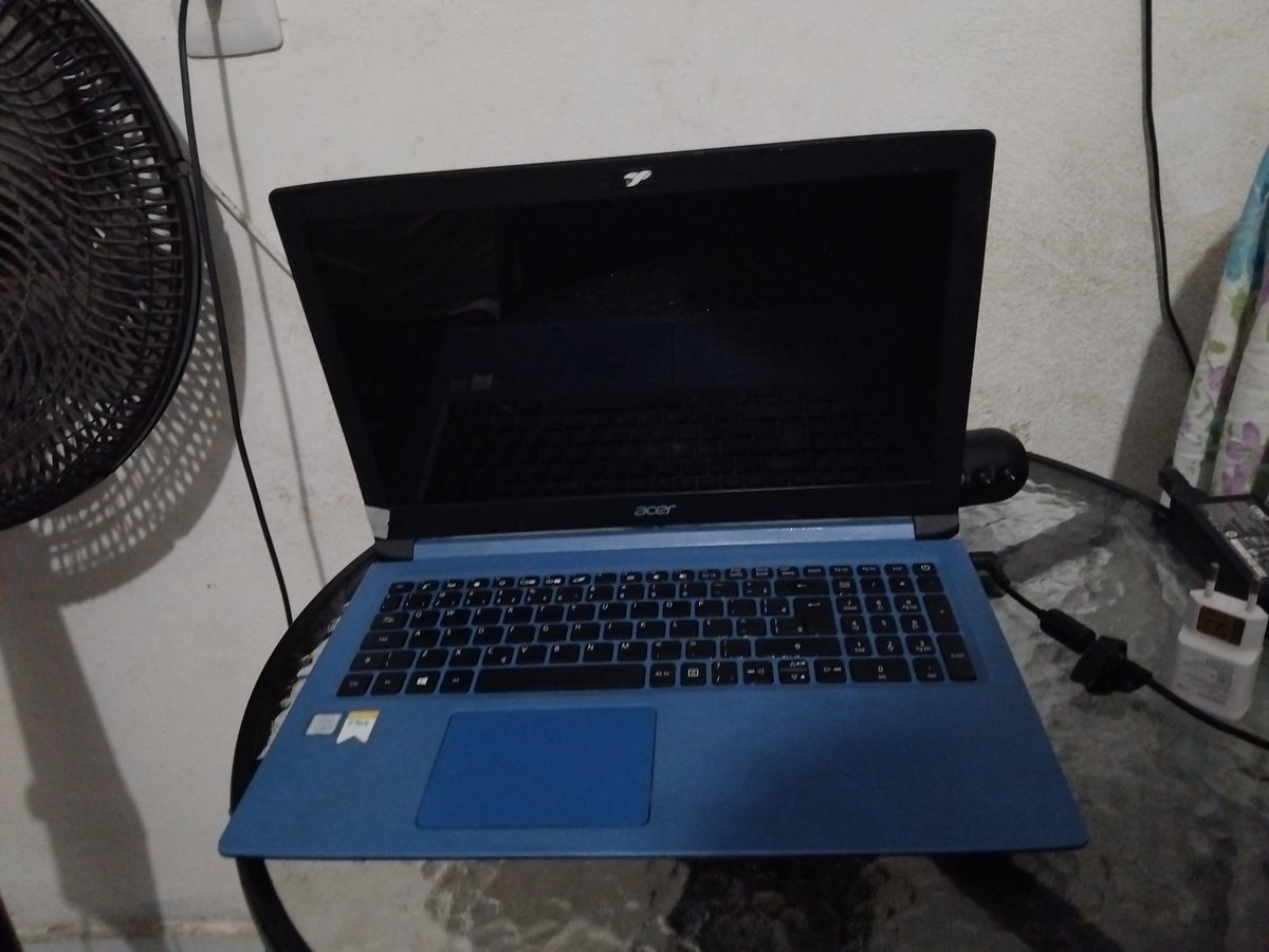 sarahxusei's tweet photo. Oi gente, o notebook de casa queimou e minha mãe depende dele pra faculdade (e eu pra fzr musica)
quem puder ajudar, qualquer valor é um apoio 

chave pix  rafael.atb@hotmail.com https://t.co/vwiKBecQxH