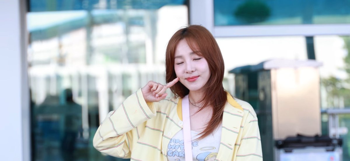 yungongluv's tweet photo. 뉴스엔*
다라 
하노이 ✈️ 
#sandarapark #산다라박 https://t.co/NqBOilBOTD