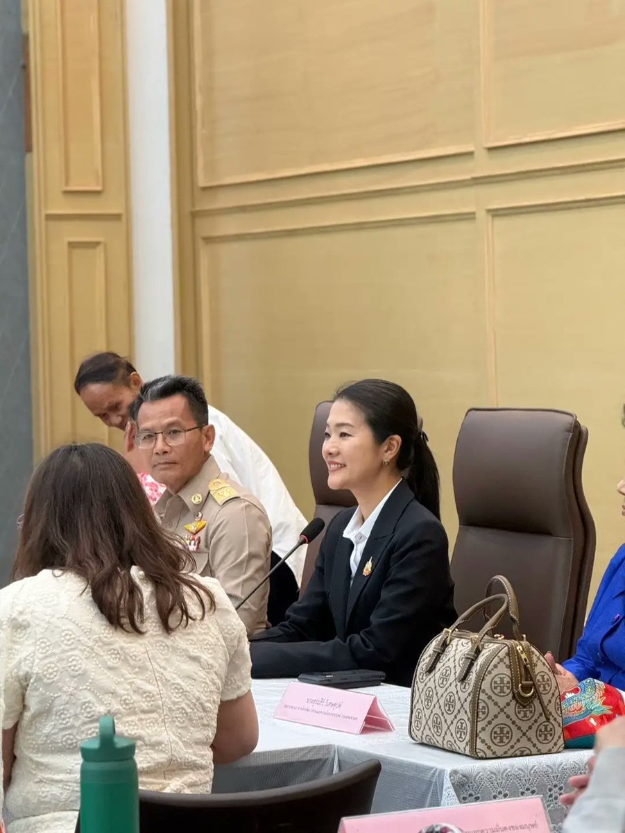 rketjtoon's tweet photo. ดร.ธีรรัตน์ สำเร็จวาณิชย์
กรรมการผู้ช่วยรัฐมนตรีประจำรองนายกรัฐมนตรี

#ธีรรัตน์สำเร็จวาณิชย์ 
#กรรมการผู้ช่วยรัฐมนตรีประจำรองนายกรัฐมนตรี https://t.co/Fpy7hGfdYM
