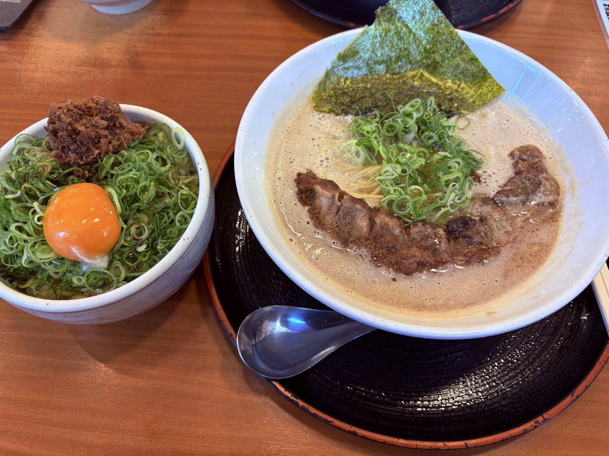 KoteChannel tweet picture