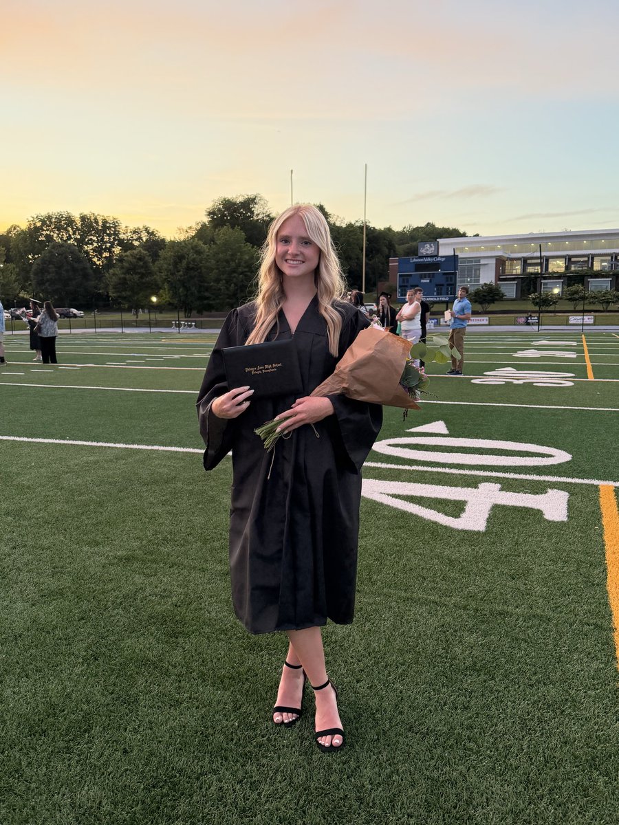 MrsAMHarrison's tweet photo. A beautiful evening to be a proud @PalmyraSchools mom and principal 🐾🥰🎉🙌🏻!  So proud of our Jaci! Congratulations to the Class of 2026! #foreveracougar 🧡🖤🐾 https://t.co/GvinLvjmHP