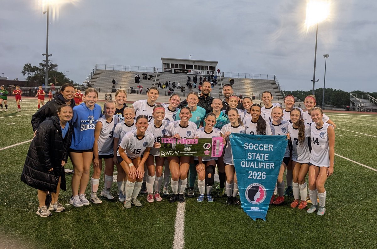 LCGirlsSoccer_'s tweet photo. Let's go!!! https://t.co/9rpDQISWbc