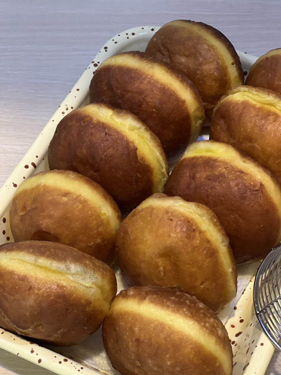 Bakingtale's tweet photo. ขายวันละ10ชิ้น @goodforsoul16  ทางนั้น 60 ชิ้นเสร็จยังงับ https://t.co/nQyRTzIGs2