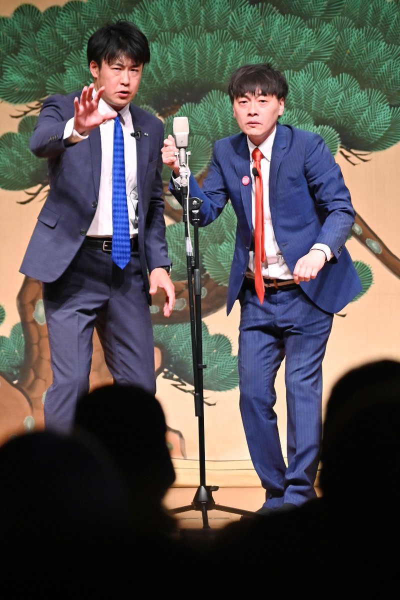 daily_tohoku's tweet photo. 青森ゆかりの芸人「ガチネタ」で爆笑誘う　あどばるーん企画「半熟寄席」
 https://t.co/gj6sASh5r2 https://t.co/UVlbNChO47
