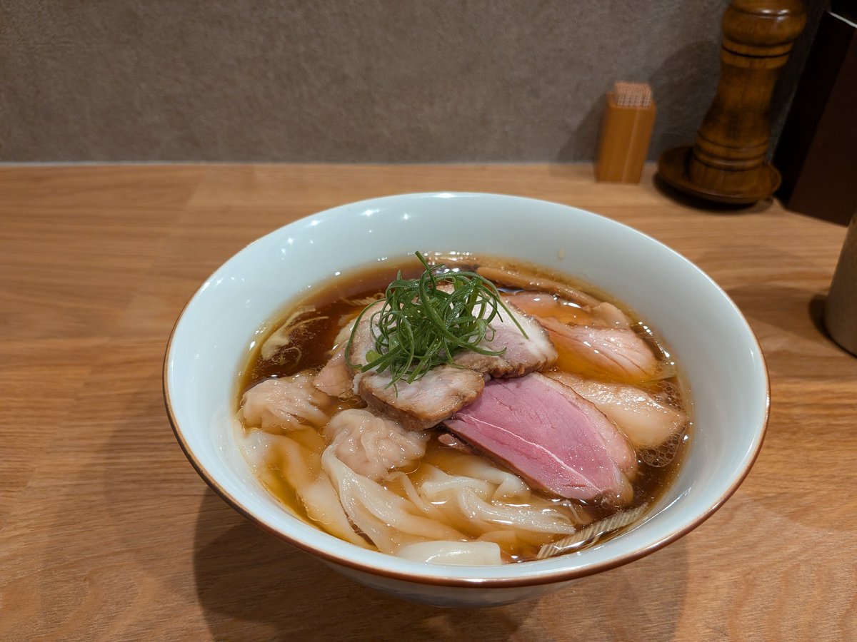 michiGOnismo's tweet photo. #らぁめん鴇　
らぁめん鴇　
🍜82杯
#ラーメン   
#神奈川県　
#寒川町  　　
1045📱25分着後計4/3様から周年のお祝い㊗️🎁👍ラスト特製金華豚と比内地鶏醤油¥2000👉🍜細滑らか麺薫👍🐷🐔出汁塩味優しい各🐷🐔🦆🐣雲呑メンマ🏇💯🤤リニューアル🍜行かねば🫵 https://t.co/7Uqef0VEtu