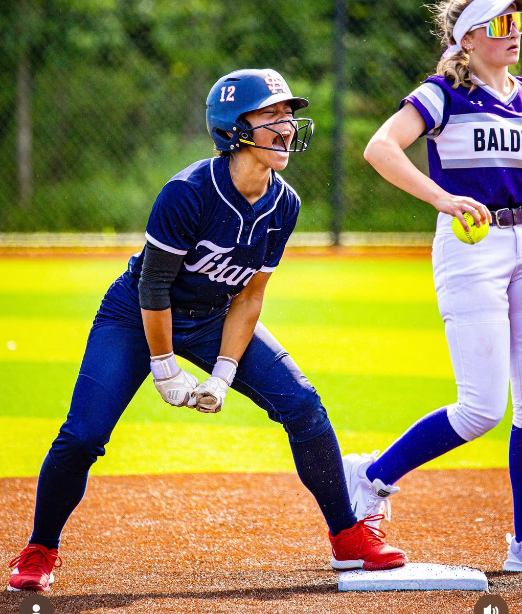 2008PLR's tweet photo. Our girl @JaylaAntomachi with the clutch hit and RBI in the top of the 7th . Shaler advances to the PIAA semifinals with a 2-1 win over Baldwin. https://t.co/faqukrHRcJ
