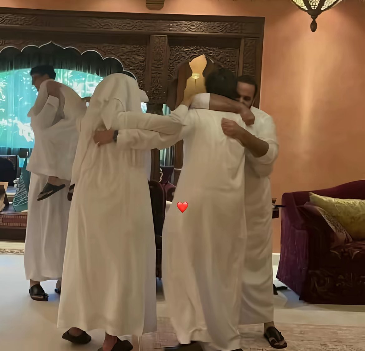 iuijn's tweet photo. على طاري المونديال 

ثروباك فرحه ولي العهد بالفوز على الارجنتين https://t.co/fzNigVkDjA