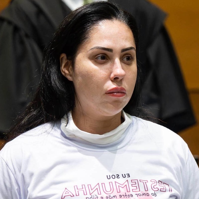 realmacosta's tweet photo. Monique Medeiros recebeu perdão judicial no caso da morte do próprio filho / Débora foi condenada a 14 anos de prisão por escrever com batom em uma estátua. https://t.co/REMw64YZzz