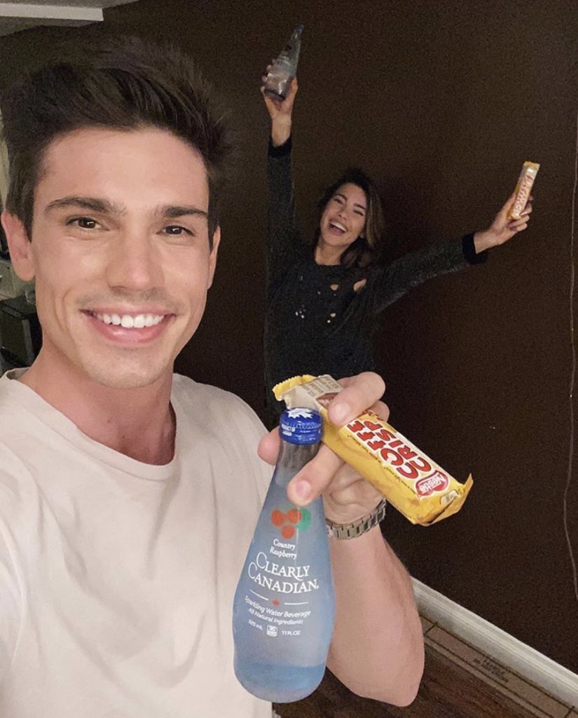00srachel's tweet photo. thinking about ship captain bestie selfies after seeing one again 😭🥹 https://t.co/6ftVNbgpud