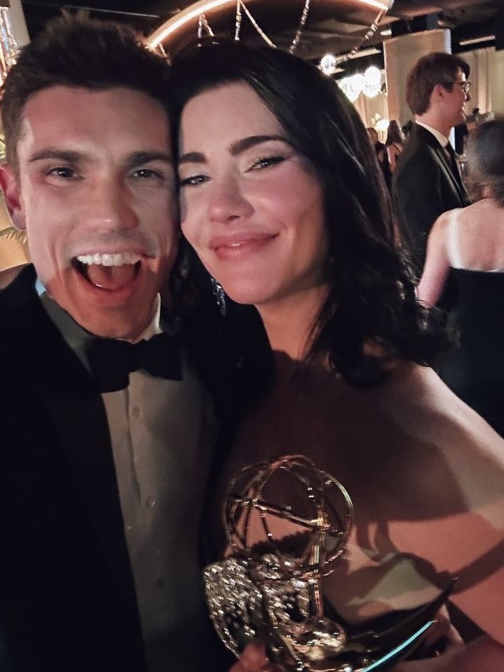 00srachel's tweet photo. thinking about ship captain bestie selfies after seeing one again 😭🥹 https://t.co/6ftVNbgpud