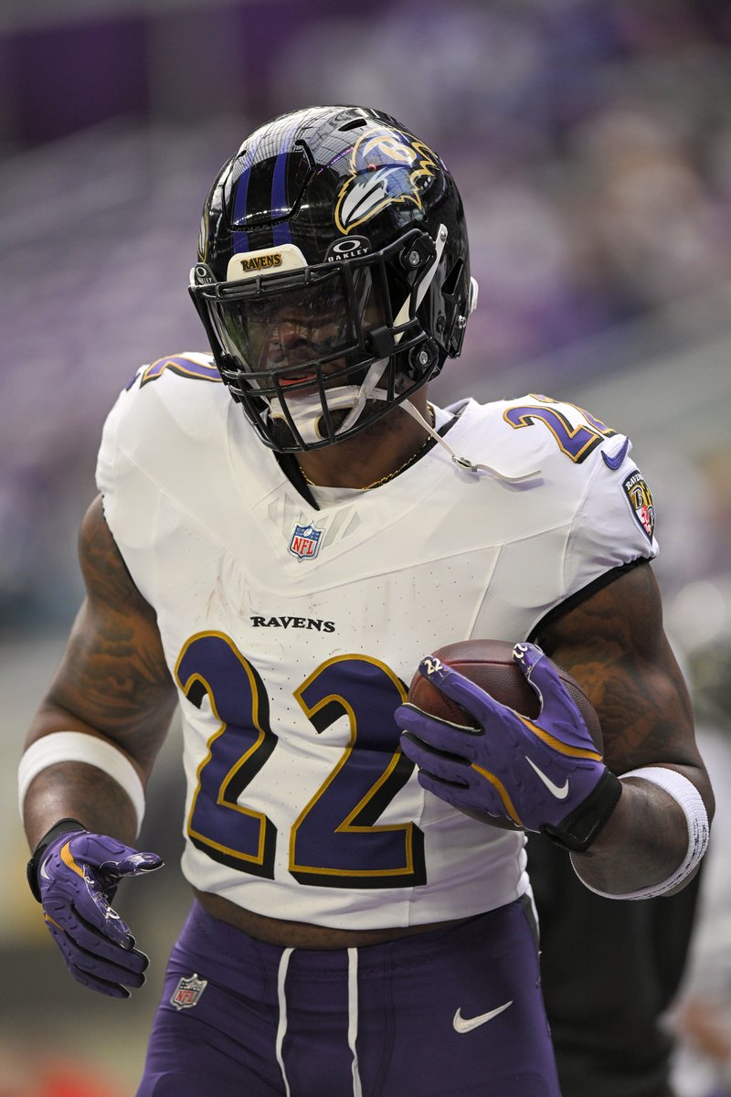 YahooFantasy's tweet photo. Which RB has a higher chance of falling off this season? https://t.co/UZU61D2LoI