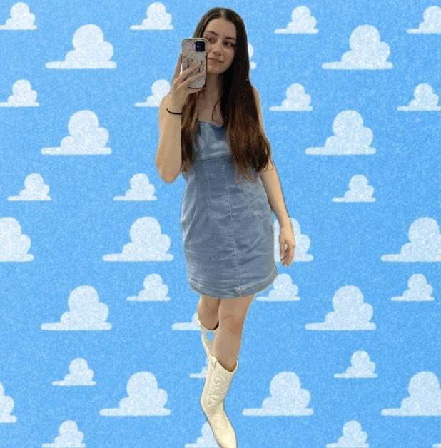 SwiftieLR's tweet photo. HERE AND READYYYY !!!!!!!! #IknewItIKnewYou @taylorswift13 @taylornation13 ☁️💙 https://t.co/qf1ISai98y