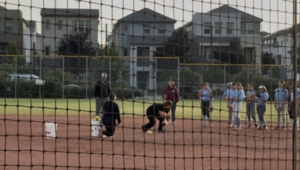 MaddyConnolly's tweet photo. Super grateful for the opportunity to give back to the game that has given me so much. Had a great time leading two team practices with @HojasJacque and helping the next generation of athletes continue to grow and develop. 🥎❤️‍🔥 https://t.co/ltlMQR2bPM