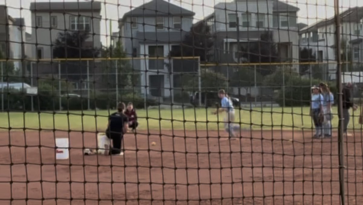MaddyConnolly's tweet photo. Super grateful for the opportunity to give back to the game that has given me so much. Had a great time leading two team practices with @HojasJacque and helping the next generation of athletes continue to grow and develop. 🥎❤️‍🔥 https://t.co/ltlMQR2bPM