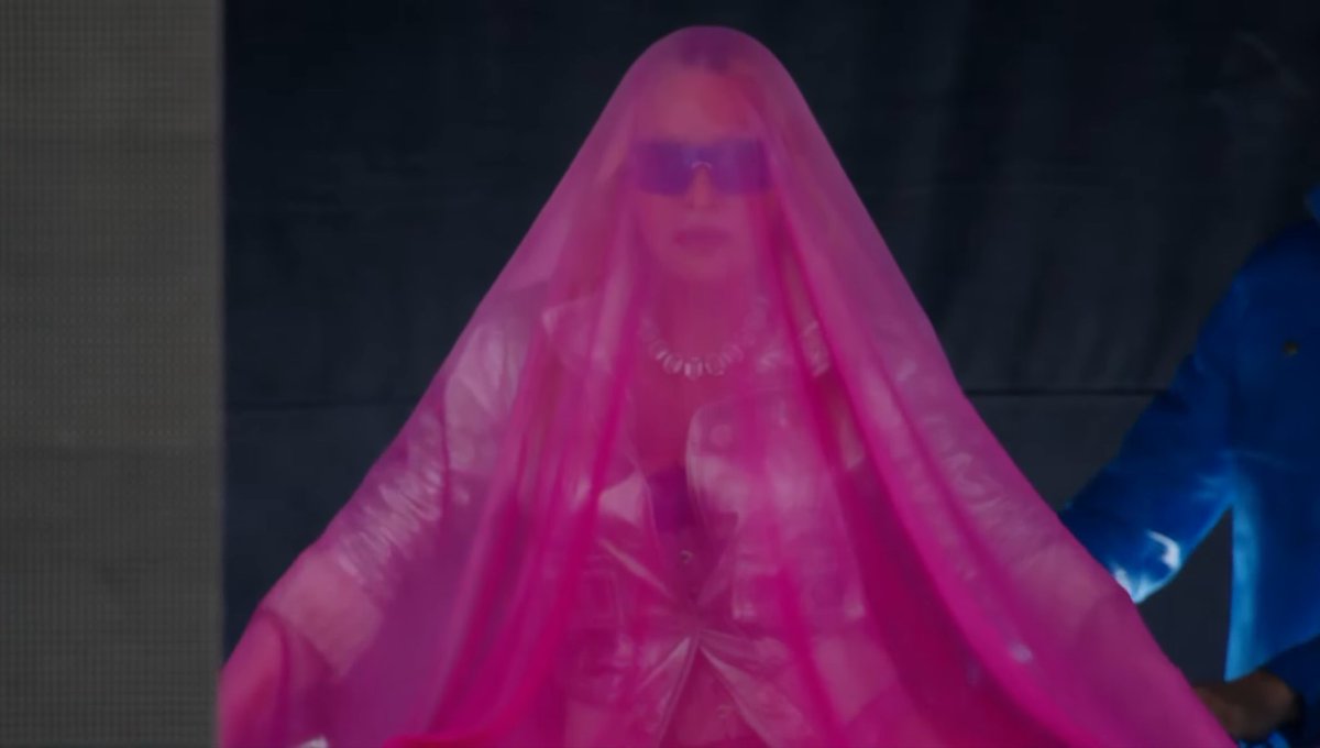 wenxiusi's tweet photo. considerações sobre o show:

- ela estava BELÍSSIMA;
- ela estava visivelmente nervosa, vide o uso excessivo de playback e poucos movimentos;
- o público morto me deu ÓDIO;
- repertório luxuoso, estou ansioso pela turnê;
- ratificou que hung up é o MAIOR hit da carreira dela. https://t.co/jENXcZBUJs