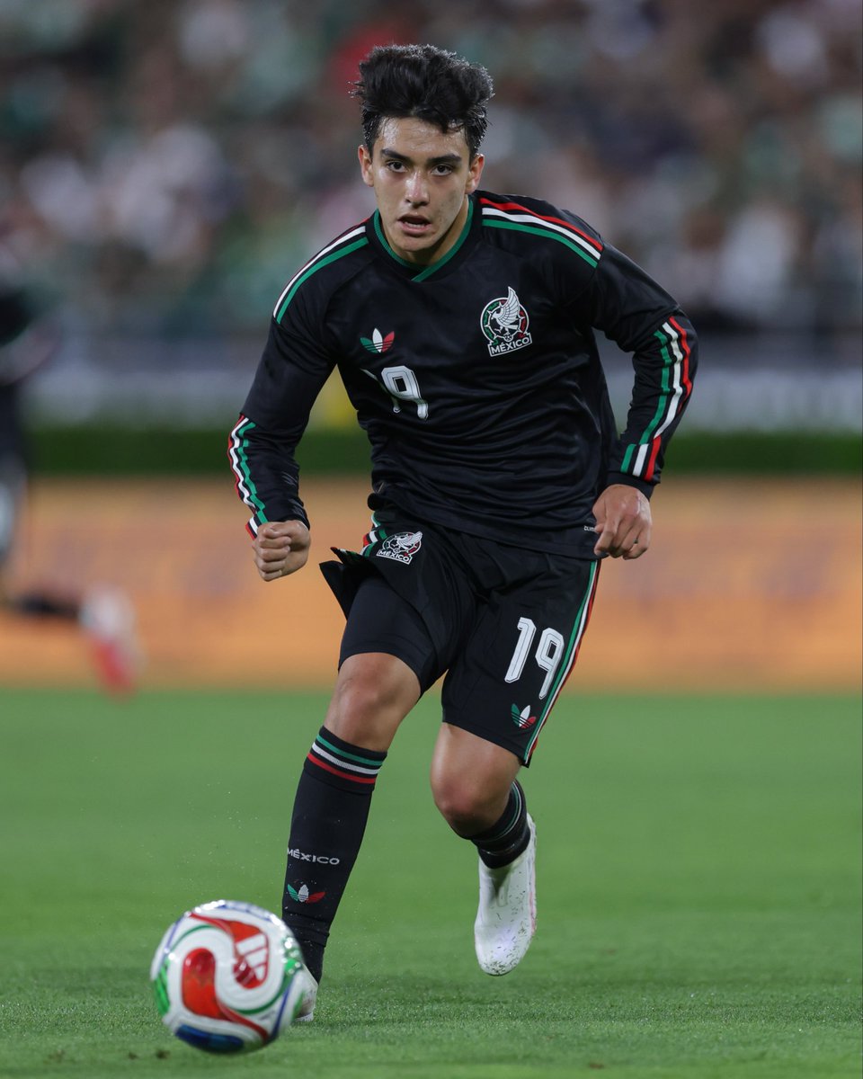 Xolos's tweet photo. ¡Afinando detalles para la Copa del Mundo! ⚽️🔥

Nuestro canterano, Gilberto Mora disputa hoy junto a @miseleccionmx su último partido de preparación frente a Serbia.

¡A dejarlo todo en la cancha! ¡De la frontera pa'l mundo! #SomosMéxico 🐕🇲🇽 https://t.co/QIyOksO07j