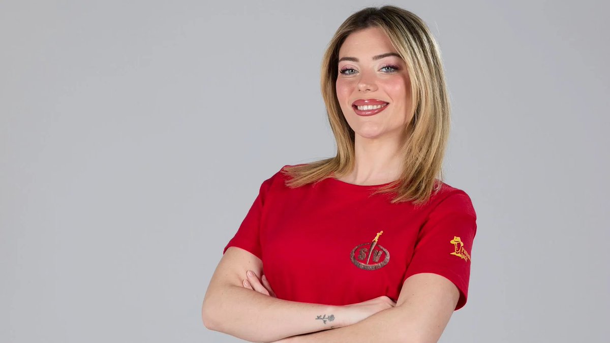 Juanchu579's tweet photo. solo me queda agradecer a claudia Chacón por haber mantenido al espectador pegado a la pantalla durante 3 meses, la ames o la odies gracias a ella se ha sostenido esta edición y este año supervivientes será recordado por CLAUDIA CHACON #SVGala14 https://t.co/k2nBFUa9r2
