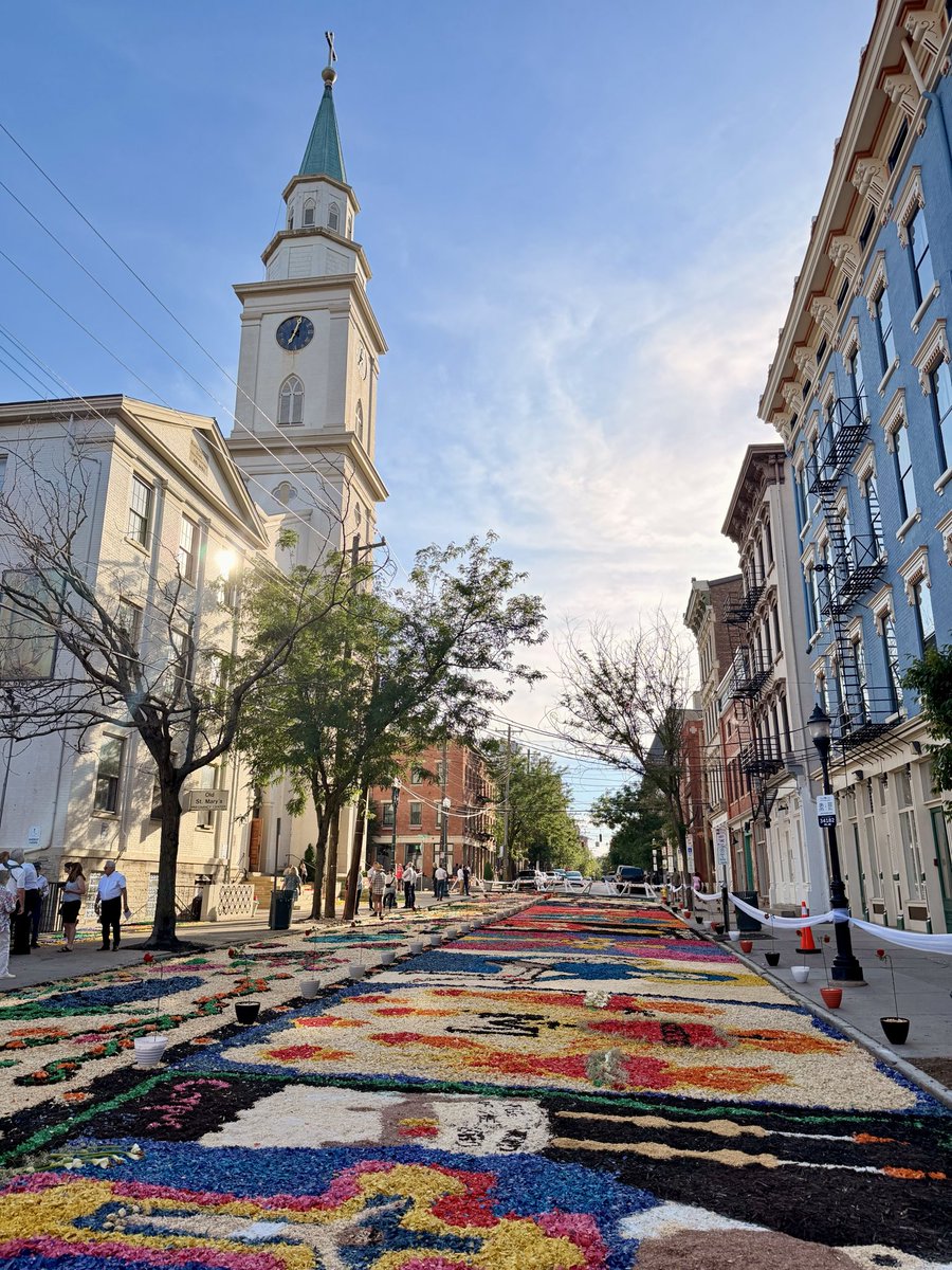 logan501's tweet photo. “The Carpets” at Old St. Mary’s are insanely beautiful 🌞 https://t.co/CKdqezwtJD