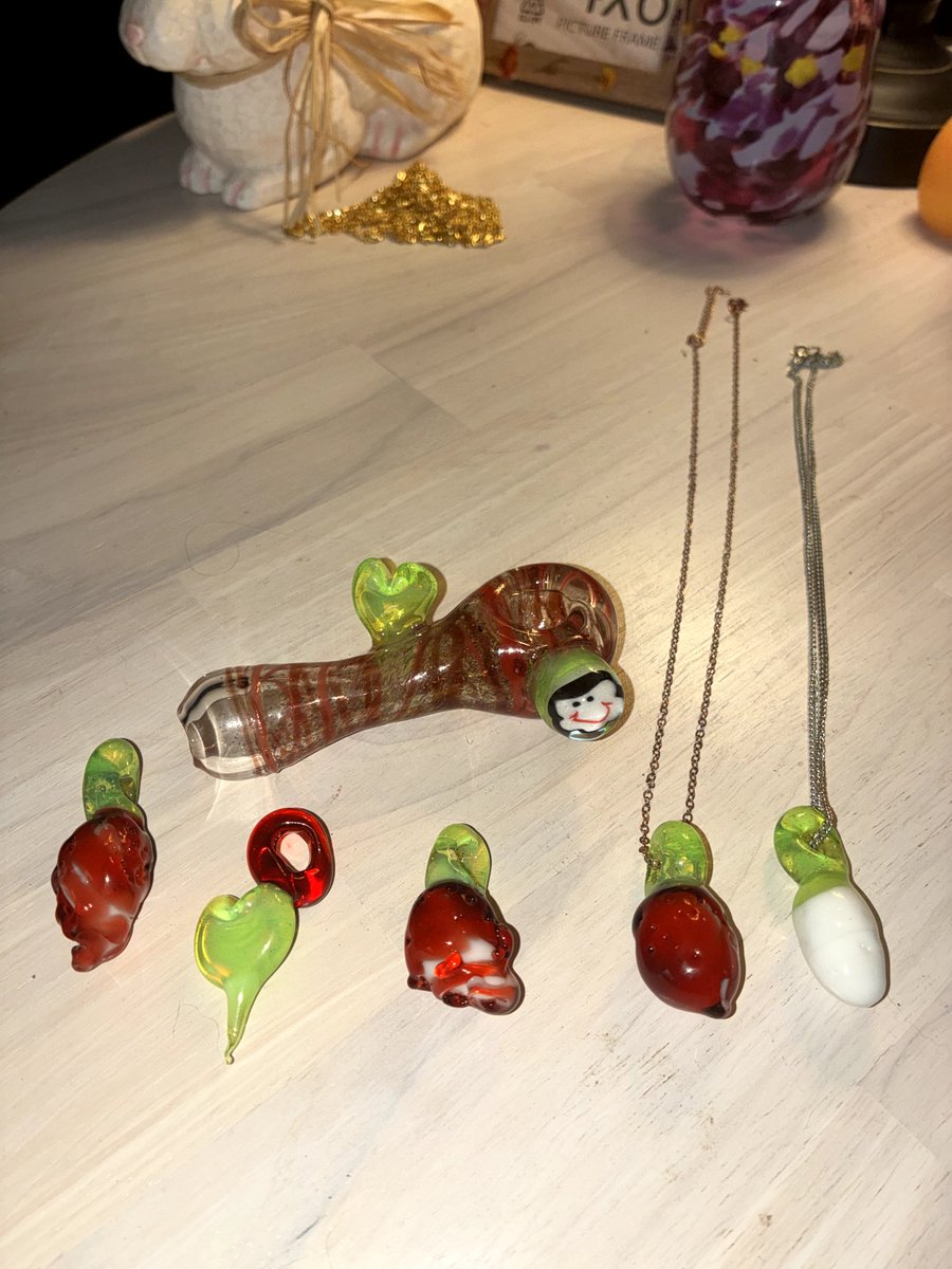 Forging_scout's tweet photo. I haven't been posting as much of my projects recently, but I made myself an entire strawberry-themed series. Strawberry colored Randall the Cloud bowl with a glass heart welded on it for self care, a strawberry heart, a white strawberry, and some red strawberries 🍓 ✨️💓❤️☁️ https://t.co/jzB7tWZMwX