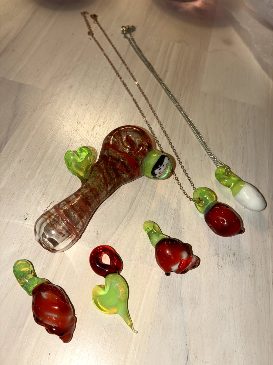 Forging_scout's tweet photo. I haven't been posting as much of my projects recently, but I made myself an entire strawberry-themed series. Strawberry colored Randall the Cloud bowl with a glass heart welded on it for self care, a strawberry heart, a white strawberry, and some red strawberries 🍓 ✨️💓❤️☁️ https://t.co/jzB7tWZMwX