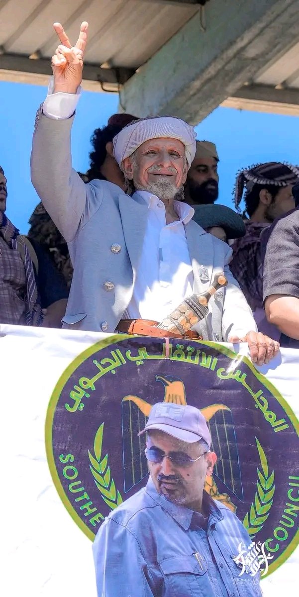 399fjsss's tweet photo. كل يافعي يعطف بنشره من السعودية شيبتكم العايب يعلن النكاح المسلح مايدري ان بندقه تجميع اماراتي صيني 🐒 https://t.co/YLFHpfhgu5