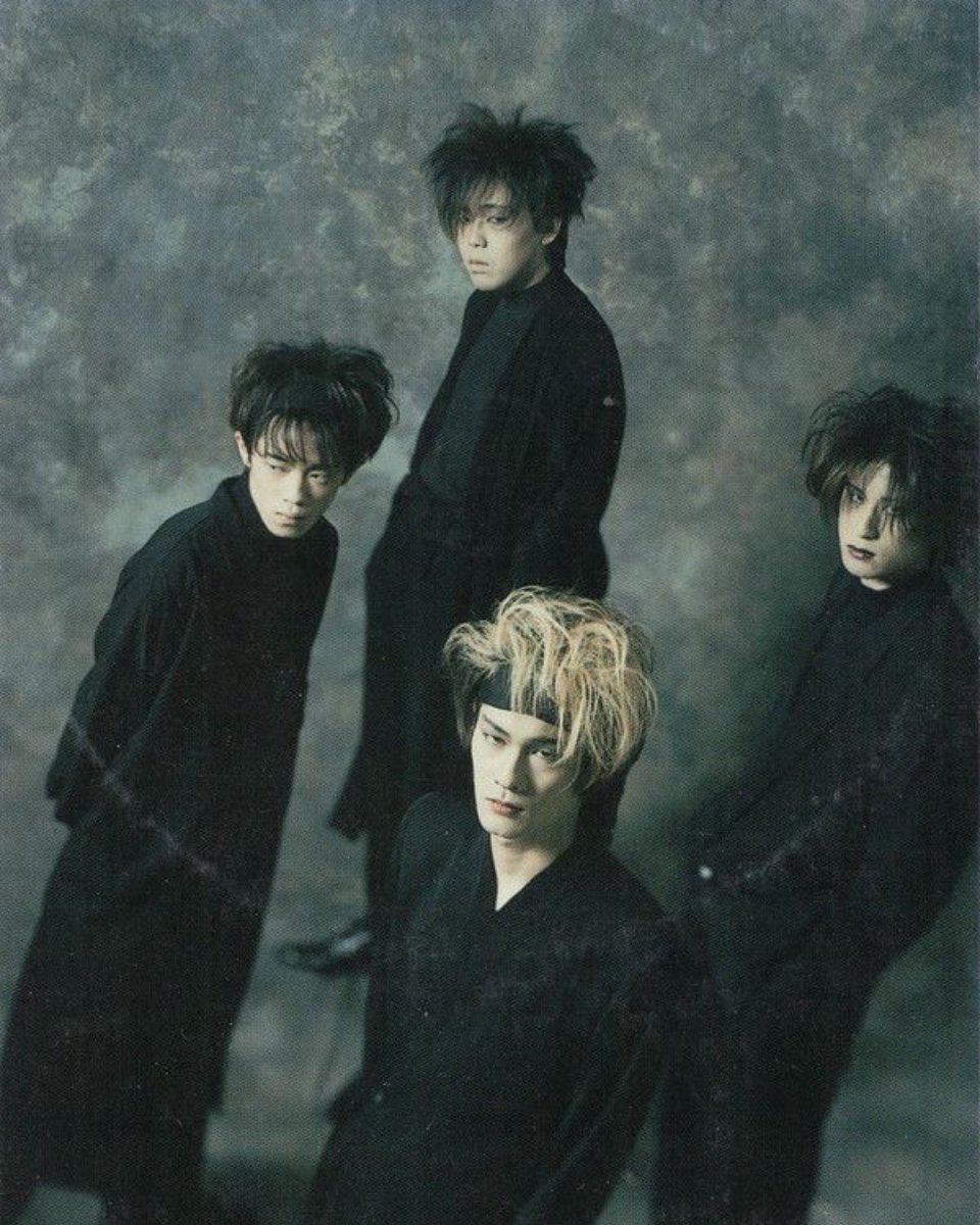 A_T_M_K_unaju's tweet photo. #このバンドorミュージシャンを分かったらリプ・100いいね目指す
ヒント：1991年から1995年まで活動した日本の伝説的なロックバンドで、各メンバーがインディーズ・メジャーシーンの高名なバンドの出身者であり、解散後も日本のロック界の最前線で活躍したことから、「ヴィジュアル系創成期のスーパーバンド」として今なお語り継がれています